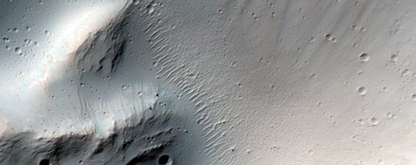 Deslizamiento a lo largo de la ladera de un crter en Terra Cimmeria