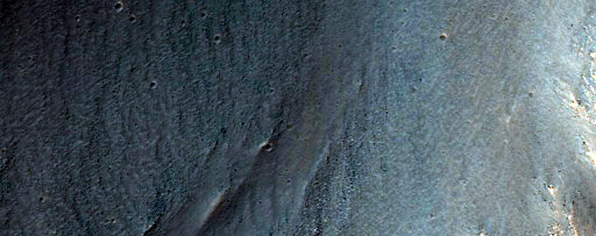 קיר דרומי של קניון קופראטס קזמה (Coprates Chasma)