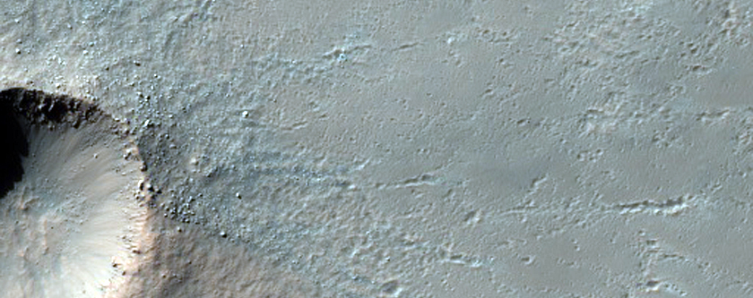 Kisméretű friss kráter