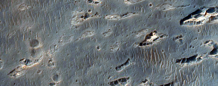 Слоистые отложения в кратере Crommelin
