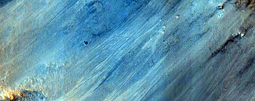 Steep Crater Slope in Acidalia Planitia
