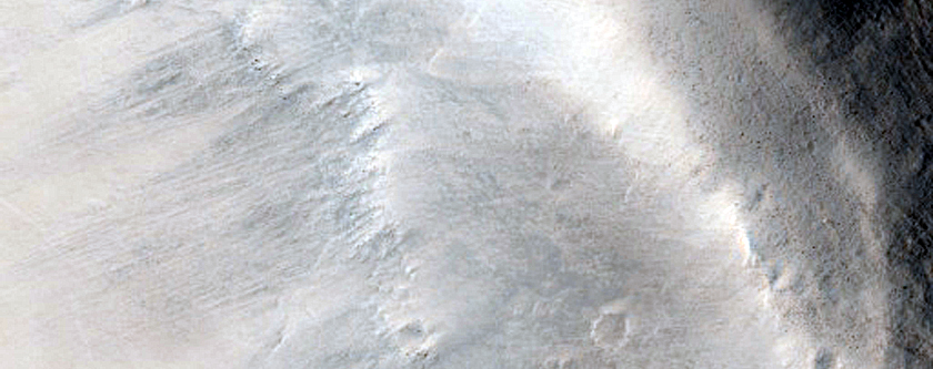 Возможные глины вокруг восточного края ударного кратера