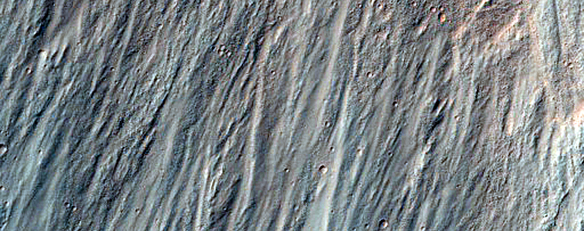 Крутой склон в долинах Valles Marineris