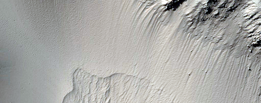 Small Crater on Gale Crater Rim
