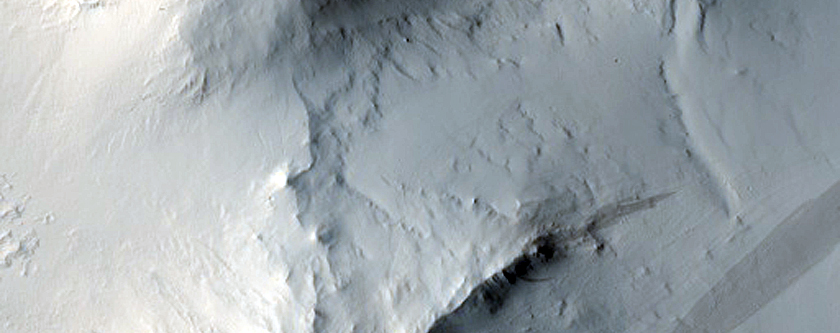Crater with Central Peak Ring in Arabia Terra
