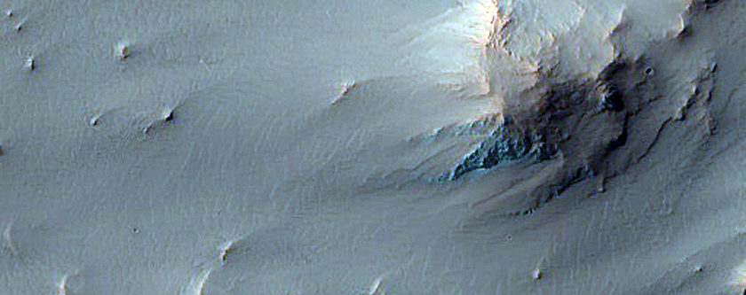 Fossa in Crater Floor
