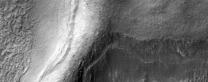 Crater Floor Features in Terra Cimmeria
