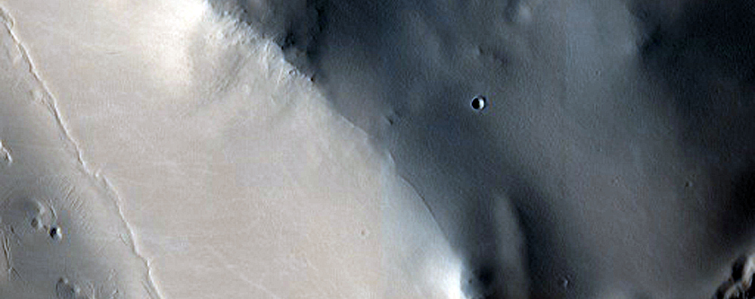 Erosion on Crater Floor in Arabia Terra
