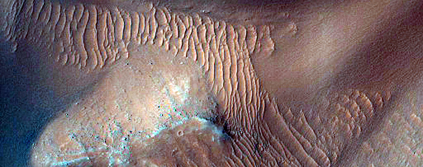 Steep Slopes in Eos Chasma
