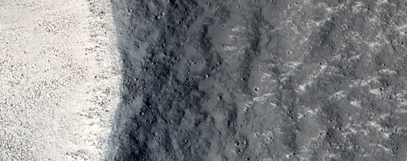 Well-Preserved Simple Crater in Elysium Planitia
