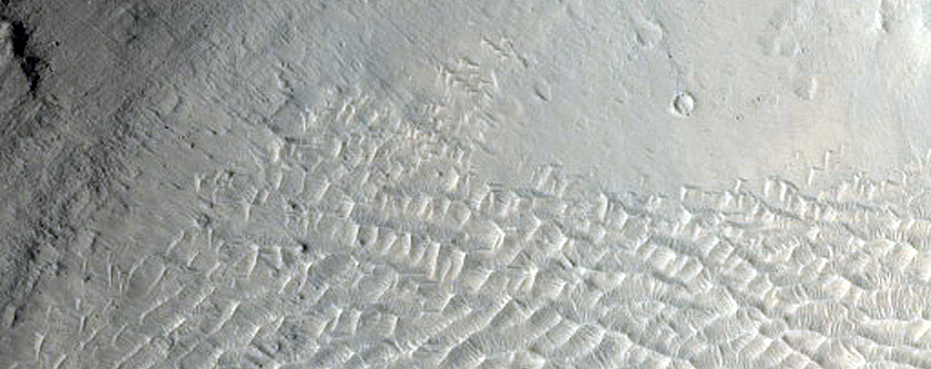 Crater Providing Window into Possible Bedrock Surface in Arabia Terra
