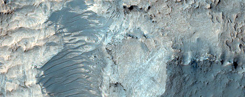Layers in Niesten Crater Fill