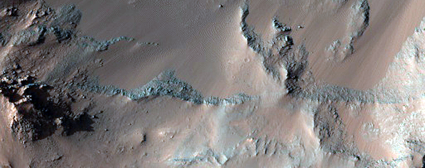 Possible Dyke Not Parallel to Troughs in Coprates Chasma