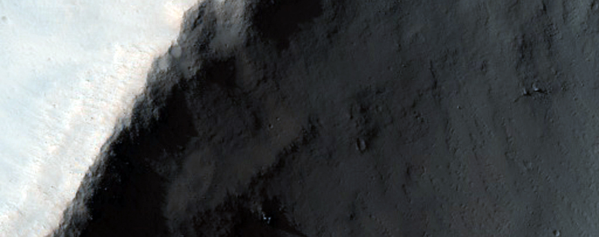 Crater and Ejecta in Daedalia Planum
