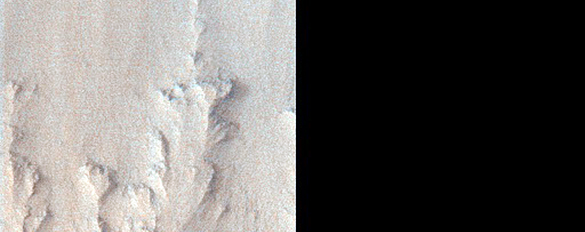Layers in Crater in Noctis Labyrinthus
