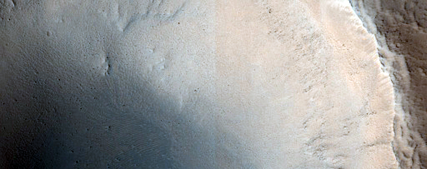 Well-Preserved Crater in Arabia Terra
