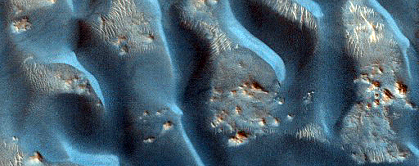 Dunes in Crater Near Nilosyrtis Mensae
