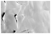 Glacies et pruinae solutae in collibus harenosis