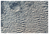 Ljusa sanddyner ster om Echus Chasma