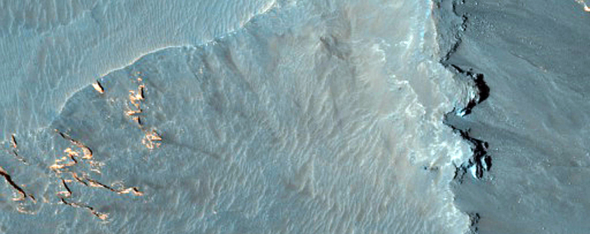Layered Massif in Eos Chasma
