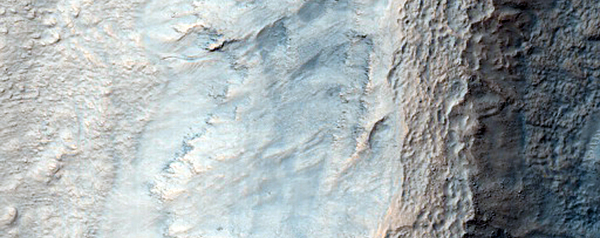 Possible Olivine-Rich Crater Wall in Terra Sirenum
