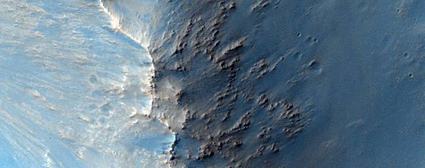 Crater Rim in Terra Sirenum
