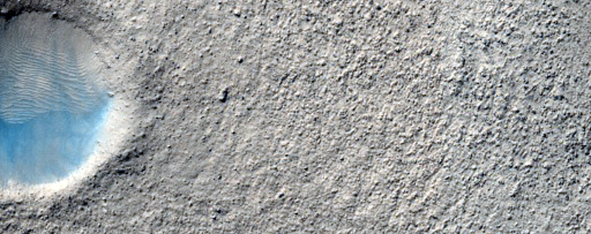 Well-Preserved Small Impact Crater on Hellas Planitia Floor

