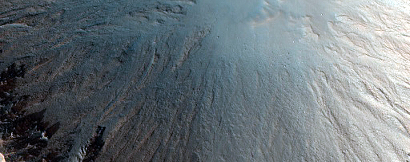 Well-Preserved Crater South of Acidalia Planitia