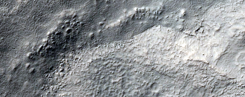 Well-Preserved 4-Kilometer Diameter Impact Crater
