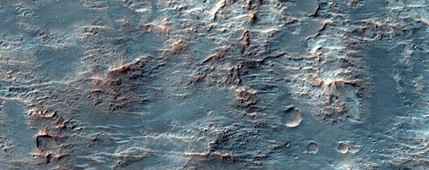 Well-Preserved Crater North of Hellas Planitia