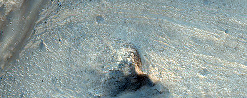 Ganges Chasma Wall at Edge of Innsbruck Crater