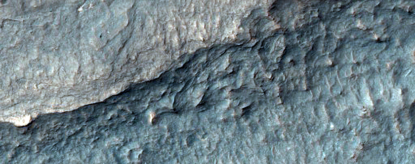 Light-Toned Deposits in Ius Chasma
