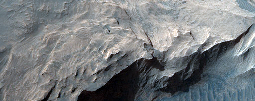 Intersection of Dark-Toned Ridge and Light-Toned Mound in East Candor Chaos