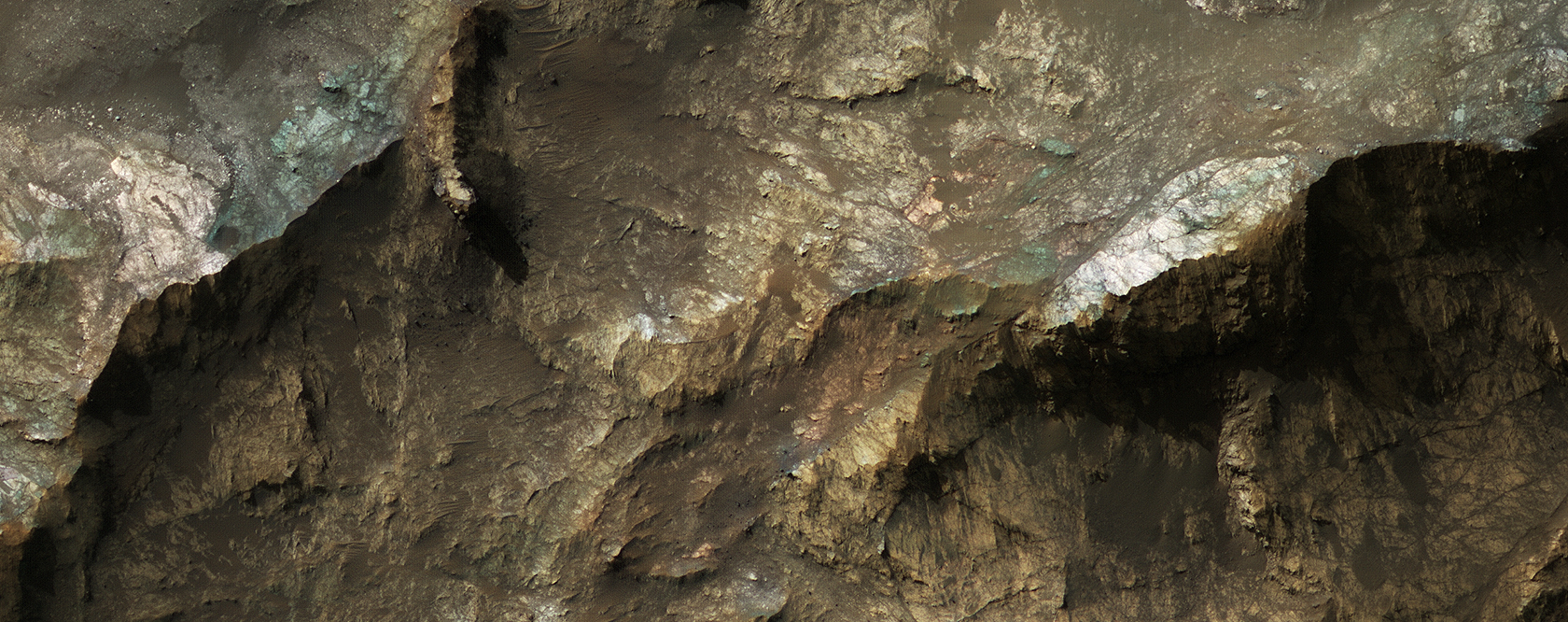 Mars Underground Exposed:  The Central Peak of Alga Crater