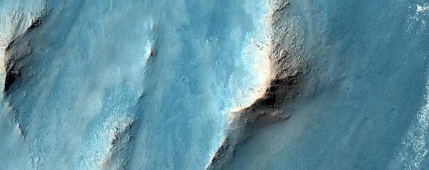 Light-Toned Deposits along Ius Chasma Wallrock