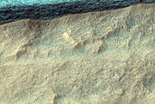 Erosional Scarp in Mid-Latitude Mantle
