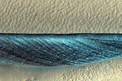 Scarp in Mid-Latitude Mantle
