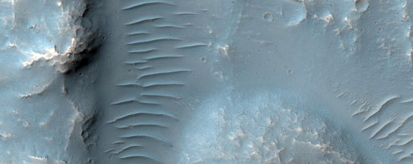 Well-Preserved Crater North of Valles Marineris