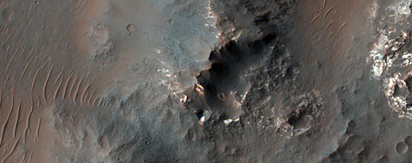 Ejecta around Sibiti Crater