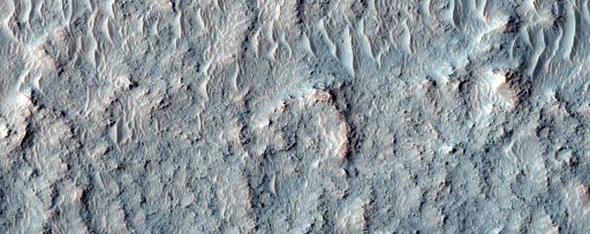 Fracture in Electris Region South of Mariner Crater