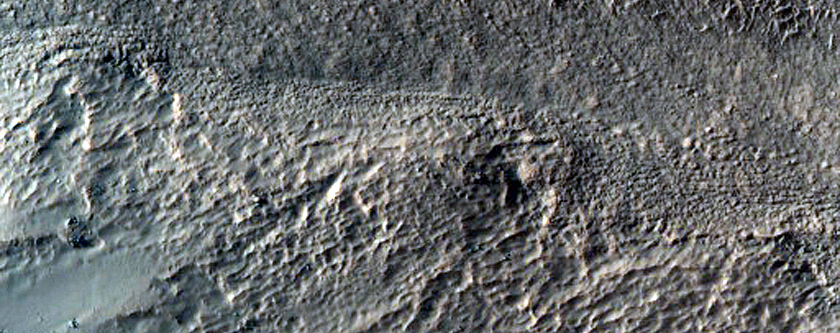 Crater Rim in Terra Sirenum