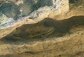 Sedimentäre Gesteinsschichten im Terby-Krater