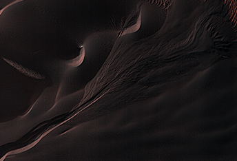 Eine aktive Rinne im Matara-Krater