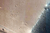 Slope Streak Albedo Transition in Tractus Fossae