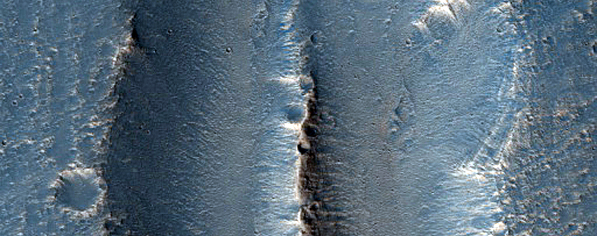 Scarp in East Candor Chasma