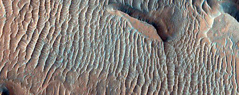 Light-Toned Outcrops in Aurorae Chaos