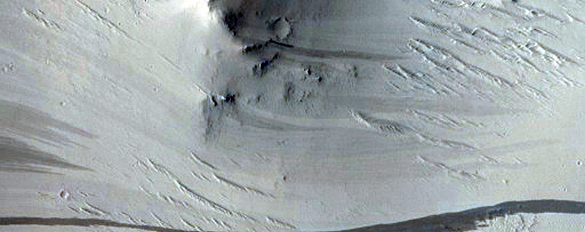Crater with Slope Streaks in Arabia Terra