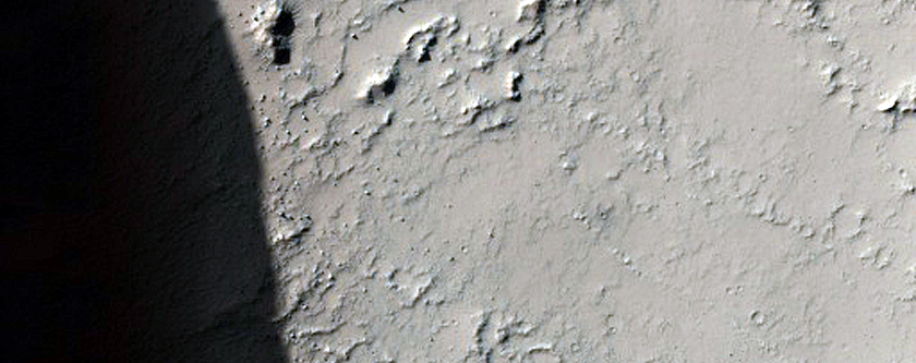 Crater Overtopped by Flows in Terra Sirenum