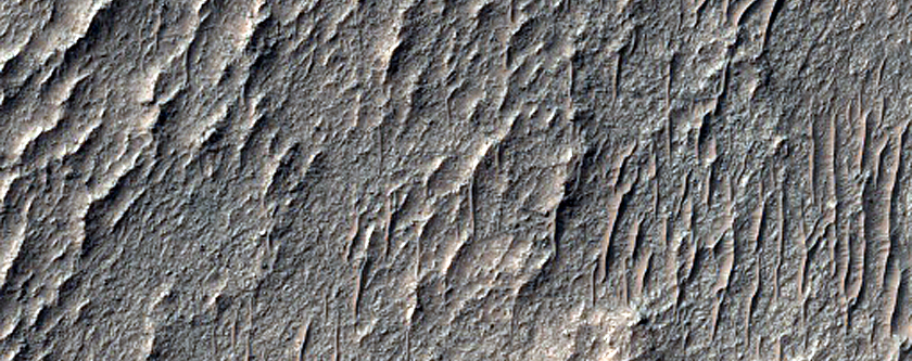 סלע יסוד עם שכבות אפשריות ב-Terra Sabaea