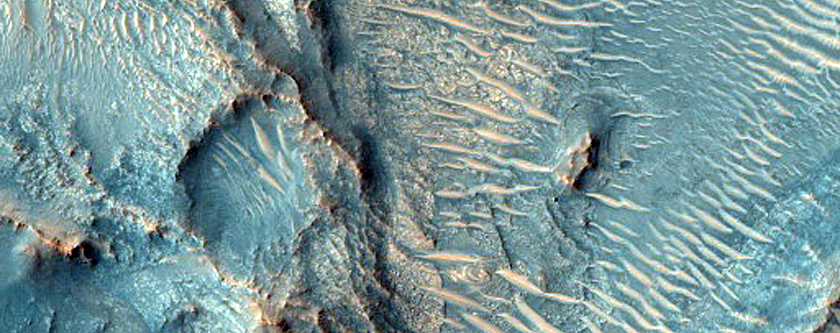 Subsurface Layers Exposed in Nili Fossae Trough